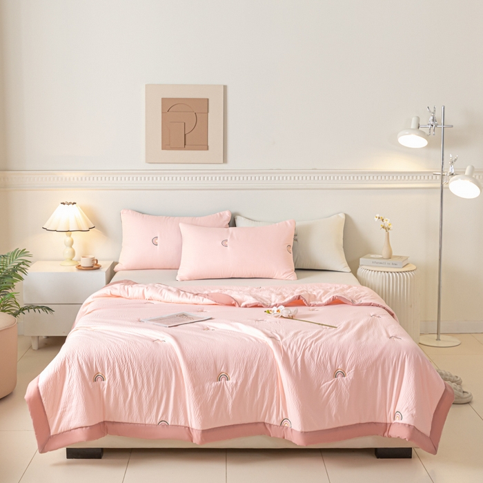 91家纺网 家纺一手货源 找家纺 梦初语 2024新款刺绣小竺棉大豆夏被 彩虹-玉