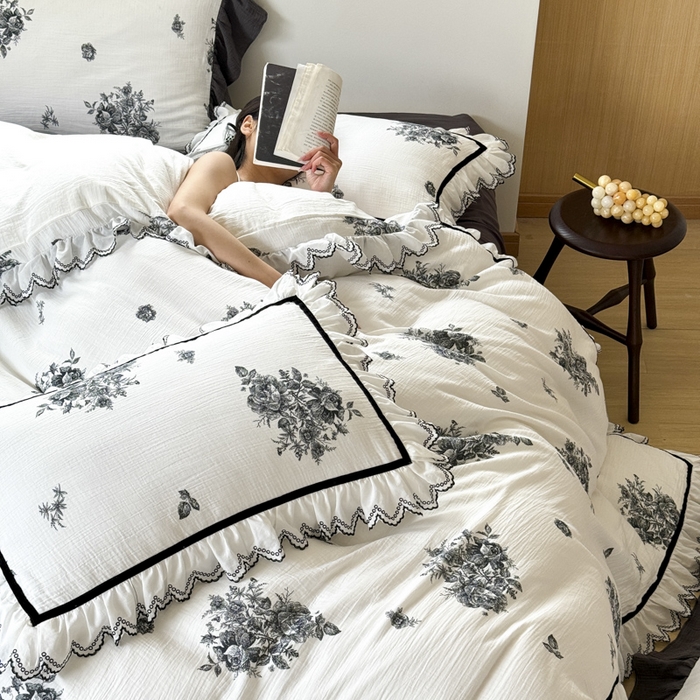 91家纺网 家纺一手货源 找家纺 （总）玛奇朵 2024春夏新品法式浪漫刺绣荷叶边全棉A类双层皱纱-温妮莎