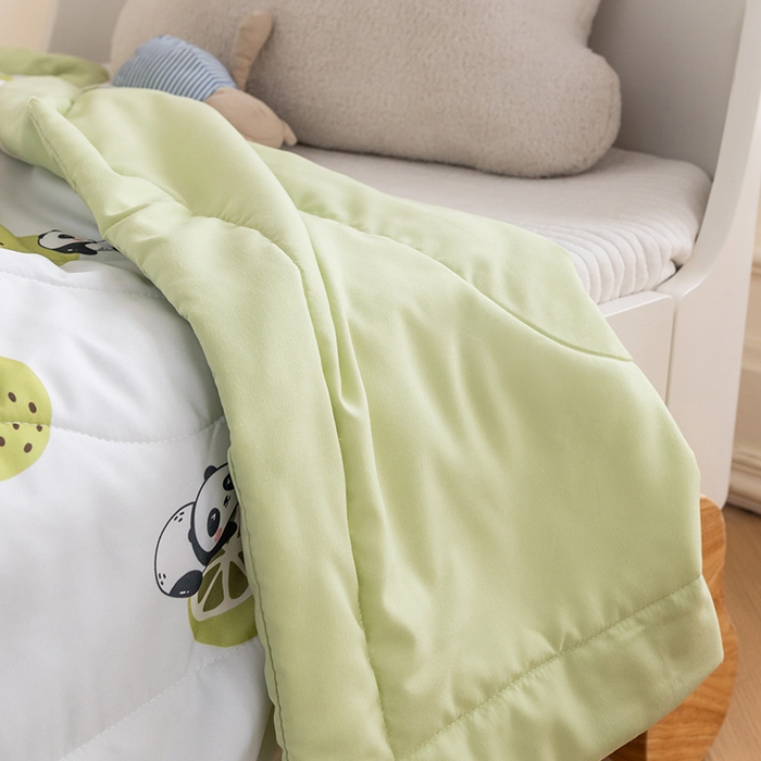 91家纺网 家纺一手货源 找家纺 嗨生活 2025新款水洗棉手包边幼儿园儿童夏被（爆款）幸运熊猫