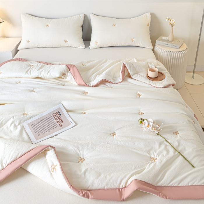 91家纺网 家纺一手货源 找家纺 梦初语 2024新款刺绣小竺棉大豆夏被 蝴蝶结-米