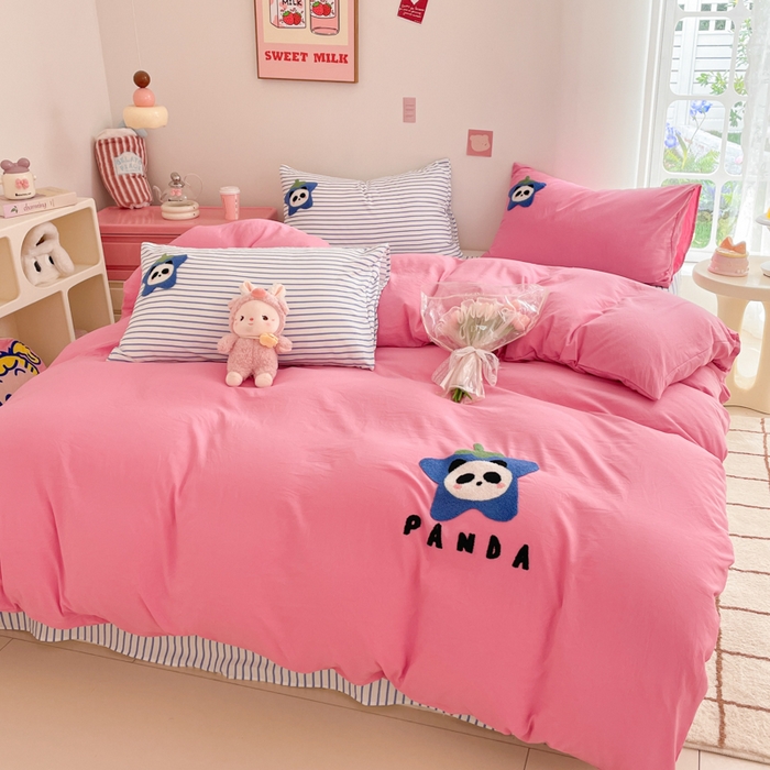 91家纺网 家纺一手货源 找家纺 葡萄家纺 2024款水果熊猫系列云朵水洗棉毛巾绣四件套第二批（提供买家秀） 蓝莓多多-红