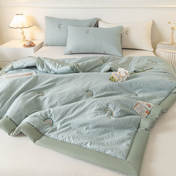 91家纺网 家纺一手货源 找家纺 梦初语 2024新款刺绣小竺棉大豆夏被 彩虹-灰