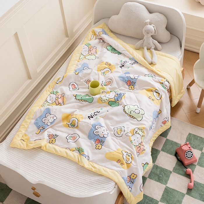 91家纺网 家纺一手货源 找家纺 嗨生活 2025新款水洗棉手包边幼儿园儿童夏被（爆款）快乐小兔