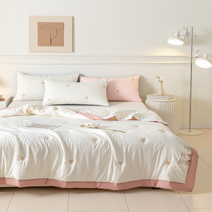 91家纺网 家纺一手货源 找家纺 梦初语 2024新款刺绣小竺棉大豆夏被 蝴蝶结-米