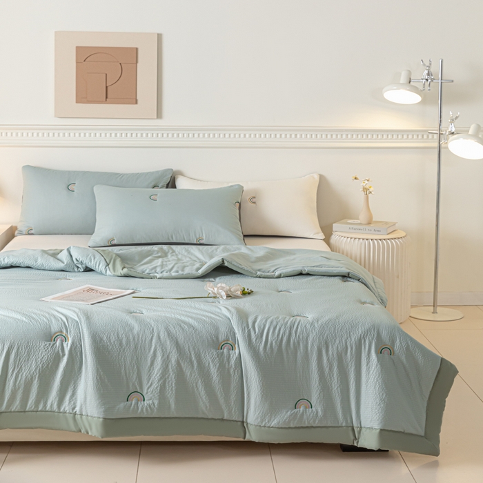 91家纺网 家纺一手货源 找家纺 梦初语 2024新款刺绣小竺棉大豆夏被 彩虹-灰