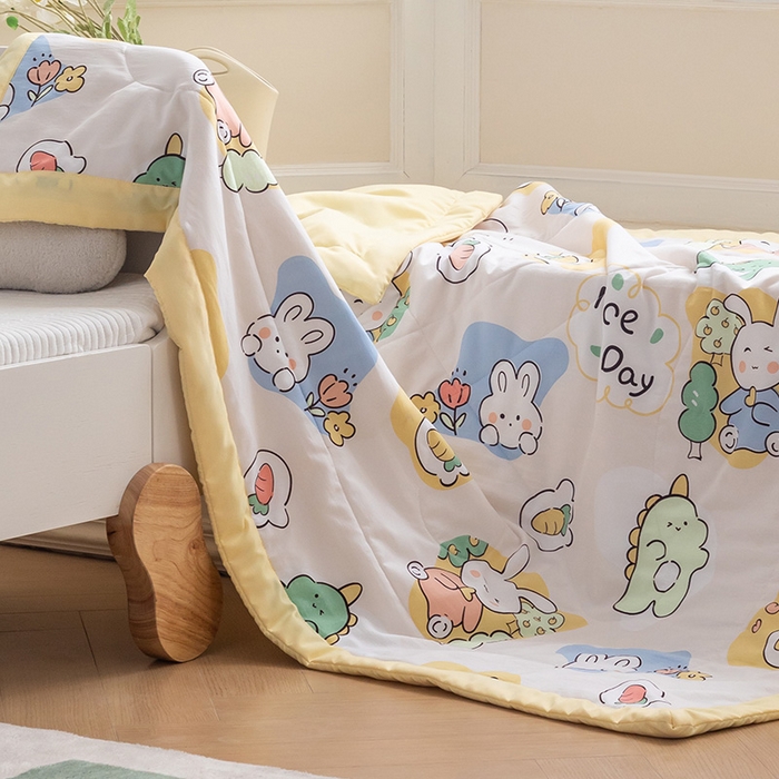 91家纺网 家纺一手货源 找家纺 嗨生活 2025新款水洗棉手包边幼儿园儿童夏被（爆款）快乐小兔