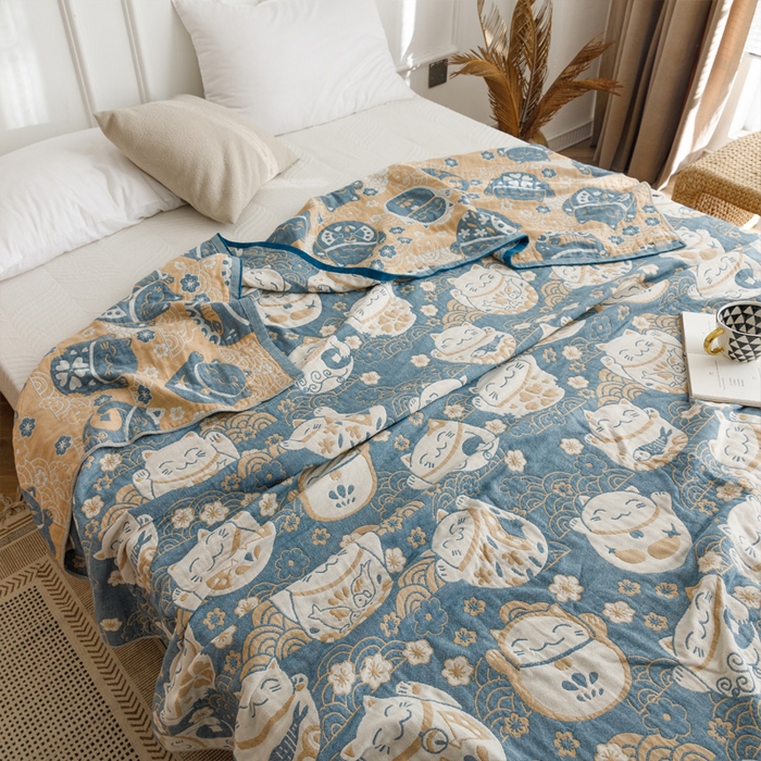 91家纺网 家纺一手货源 找家纺 朴尔家纺-毛巾被 2024新款水洗全棉四层细纱系列毛巾被 招福瞄-蓝毛巾被