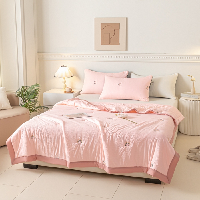 91家纺网 家纺一手货源 找家纺 梦初语 2024新款刺绣小竺棉大豆夏被 彩虹-玉