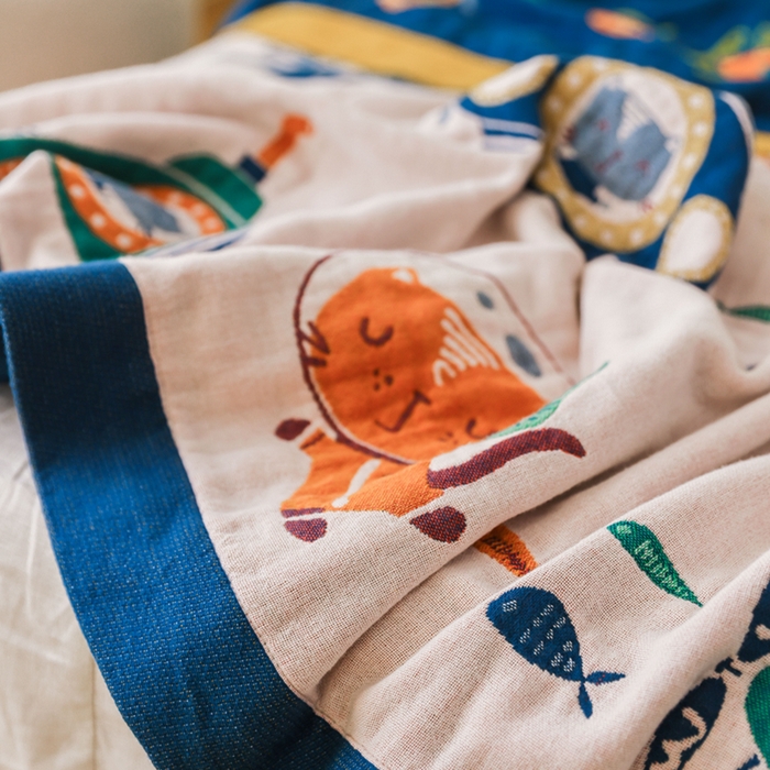 91家纺网 家纺一手货源 找家纺 朴尔家纺-毛巾被 2024新款调皮风宽边加厚透气全棉四层纱布毛巾被 潜水员