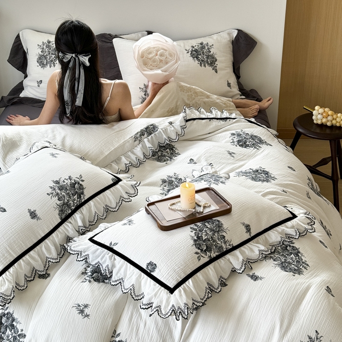 91家纺网 家纺一手货源 找家纺 （总）玛奇朵 2024春夏新品法式浪漫刺绣荷叶边全棉A类双层皱纱-温妮莎