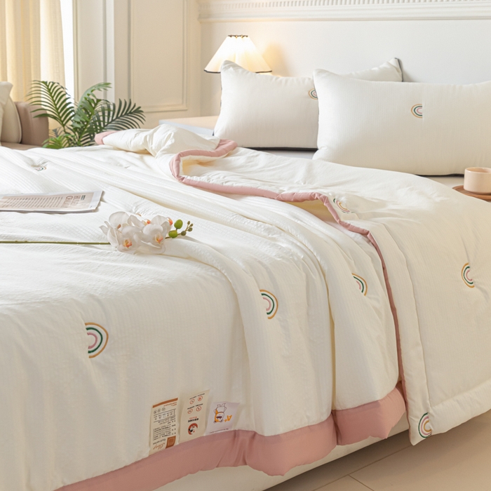 91家纺网 家纺一手货源 找家纺 （总）梦初语 2024新款刺绣小竺棉大豆夏被