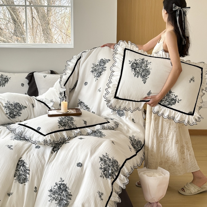 91家纺网 家纺一手货源 找家纺 （总）玛奇朵 2024春夏新品法式浪漫刺绣荷叶边全棉A类双层皱纱-温妮莎