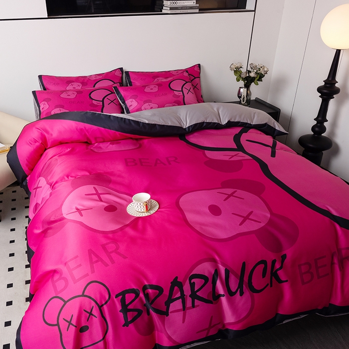 91家纺网 家纺一手货源 找家纺 色鬼布艺 2024新款博主风水洗真丝四件套大牌风四件套 芭比熊