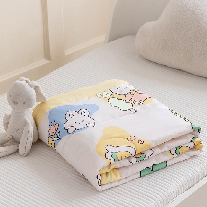 91家纺网 家纺一手货源 找家纺 嗨生活 2025新款水洗棉手包边幼儿园儿童夏被（爆款）快乐小兔