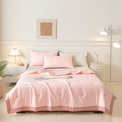 91家纺网 家纺一手货源 找家纺 （总）梦初语 2024新款刺绣小竺棉大豆夏被