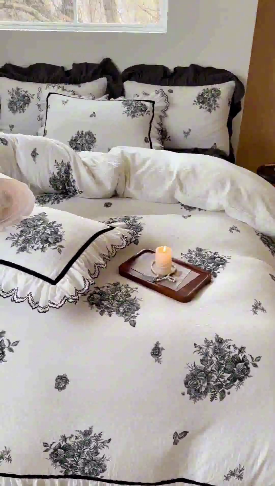 91家纺网 家纺一手货源 找家纺 （总）玛奇朵 2024春夏新品法式浪漫刺绣荷叶边全棉A类双层皱纱-温妮莎