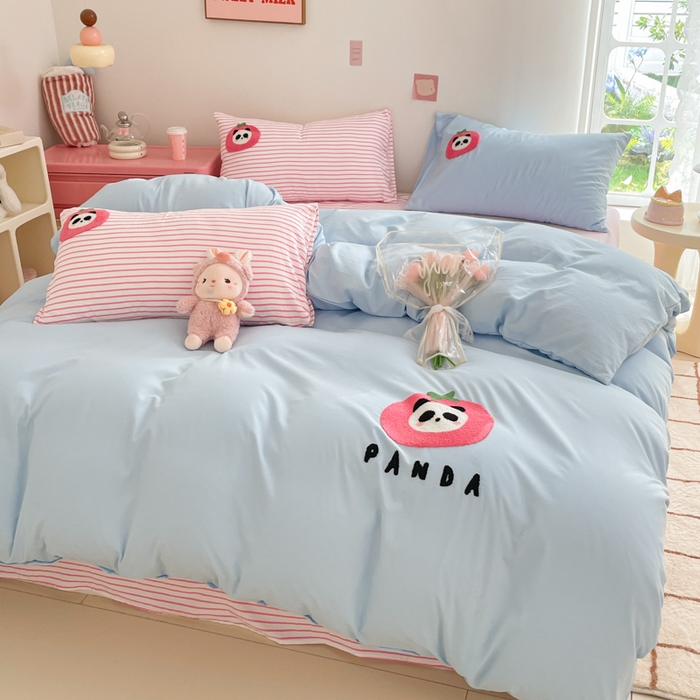 91家纺网 家纺一手货源 找家纺 葡萄家纺 2024款水果熊猫系列云朵水洗棉毛巾绣四件套第二批（提供买家秀） 草莓圣代-蓝