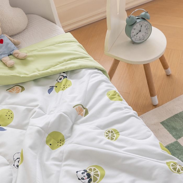 91家纺网 家纺一手货源 找家纺 嗨生活 2025新款水洗棉手包边幼儿园儿童夏被（爆款）幸运熊猫