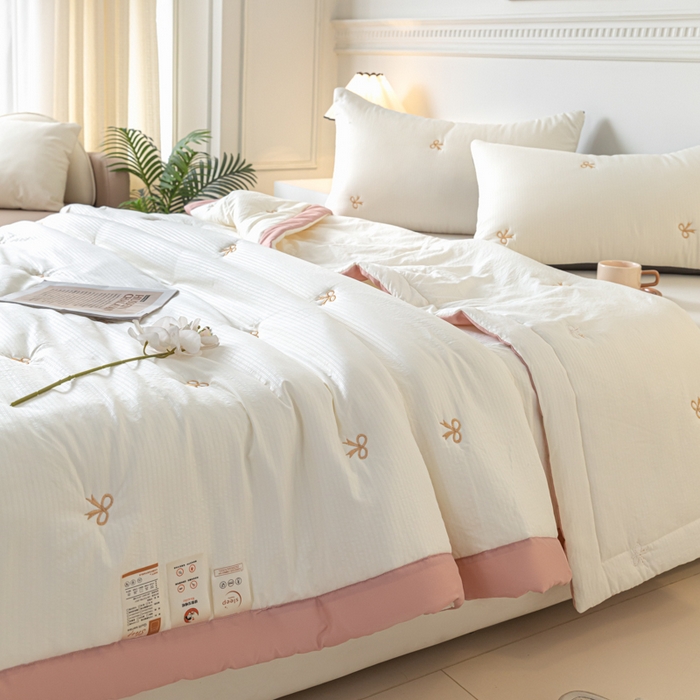 91家纺网 家纺一手货源 找家纺 梦初语 2024新款刺绣小竺棉大豆夏被 蝴蝶结-米