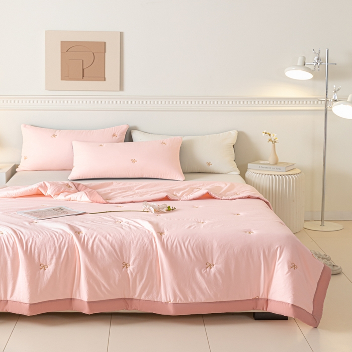 91家纺网 家纺一手货源 找家纺 梦初语 2024新款刺绣小竺棉大豆夏被 蝴蝶结-玉