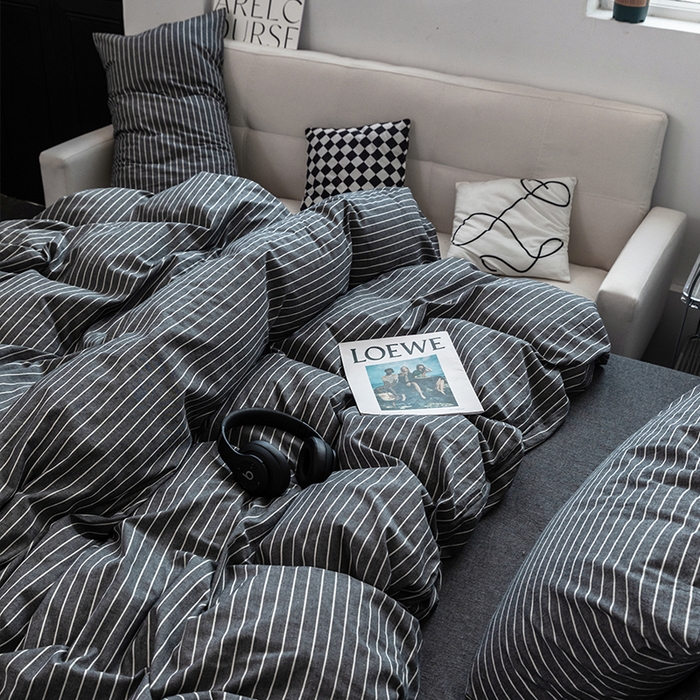 91家纺网 家纺一手货源 找家纺 羋多（原穆琪） 2024新款A类全棉色织水洗棉纯色四件套 灰细条