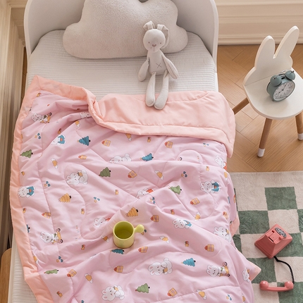 91家纺网 家纺一手货源 找家纺 （总）嗨生活 2025新款水洗棉手包边幼儿园儿童夏被（爆款）