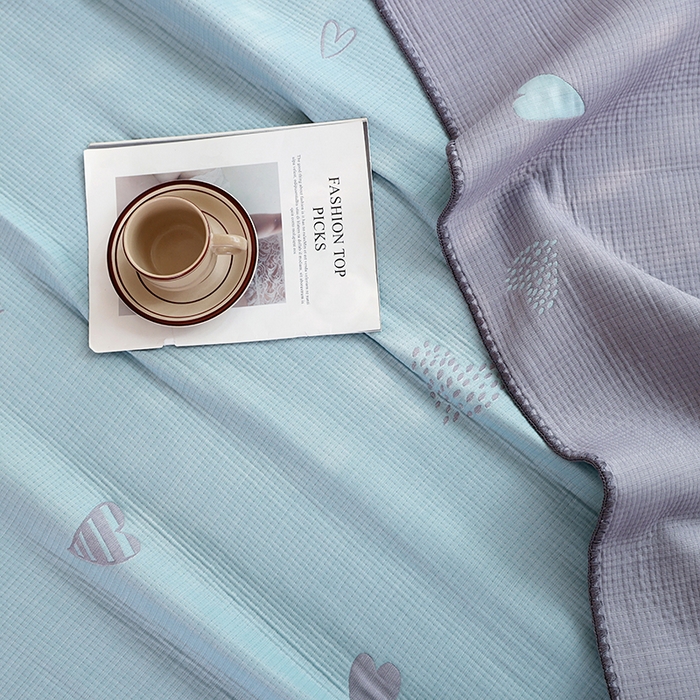 91家纺网 家纺一手货源 找家纺 朴尔家纺-毛巾被 2024新款柔绵绵风贝壳针复合工艺六层纱布毛巾被盖毯 心叶-蓝