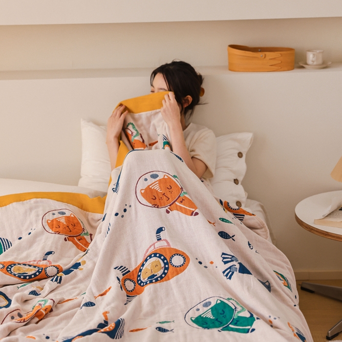 91家纺网 家纺一手货源 找家纺 朴尔家纺-毛巾被 2024新款调皮风宽边加厚透气全棉四层纱布毛巾被 潜水员
