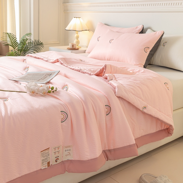 91家纺网 家纺一手货源 找家纺 梦初语 2024新款刺绣小竺棉大豆夏被 彩虹-玉