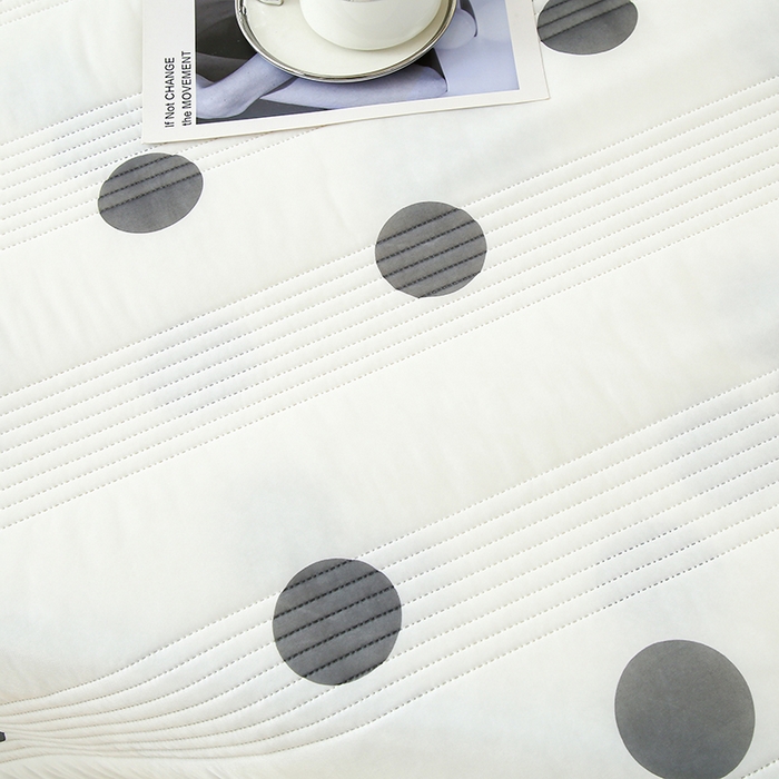 91家纺网 家纺一手货源 找家纺 伊人坊 2024新款冰丝凉感丝夏被 黑色波点