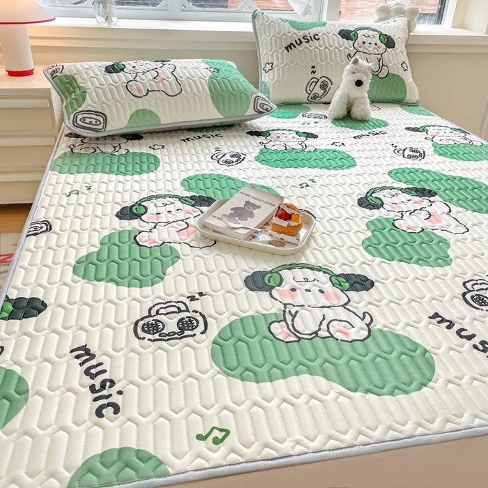 91家纺网 家纺一手货源 找家纺 柒月家居 2024新款贴身舒适厚度0.5小清新乳胶凉席 斑点狗