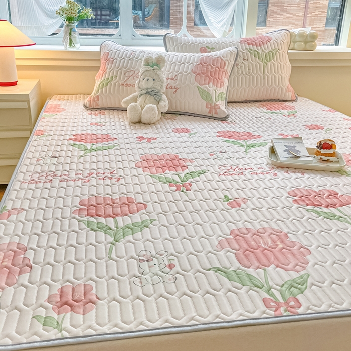 91家纺网 家纺一手货源 找家纺 柒月家居 2024新款贴身舒适厚度0.5小清新乳胶凉席 粉黛