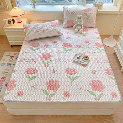 91家纺网 家纺一手货源 找家纺 柒月家居 2024新款贴身舒适厚度0.5小清新乳胶凉席 粉黛