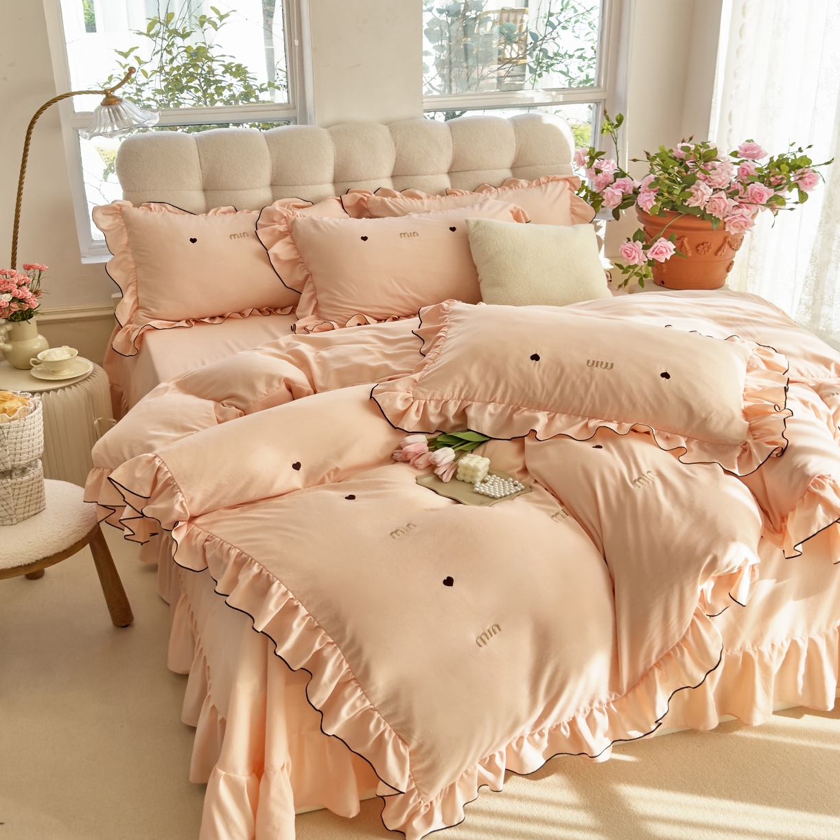 91家纺网 家纺一手货源 找家纺 梦可莱 2024新款亲肤刺绣荷叶边四件套-心灵迷恋 奶油粉