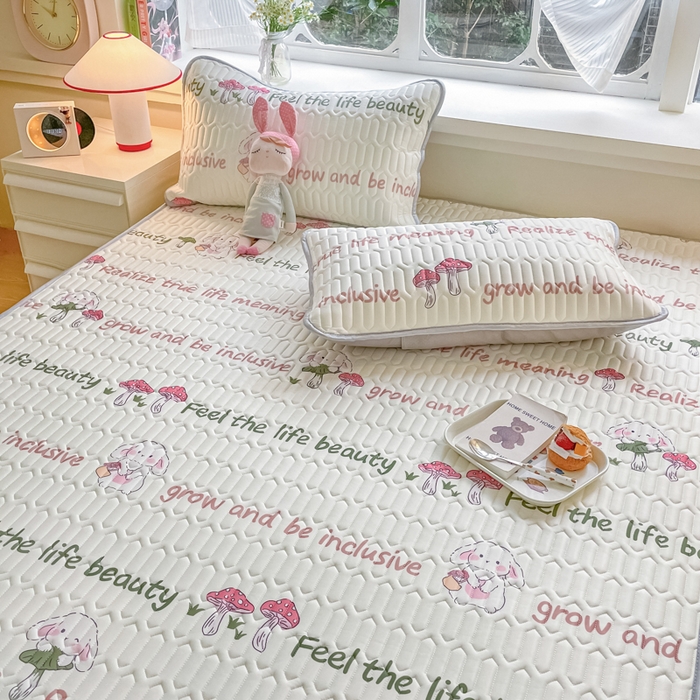 91家纺网 家纺一手货源 找家纺 柒月家居 2024新款贴身舒适厚度0.5小清新乳胶凉席 彩色蘑菇