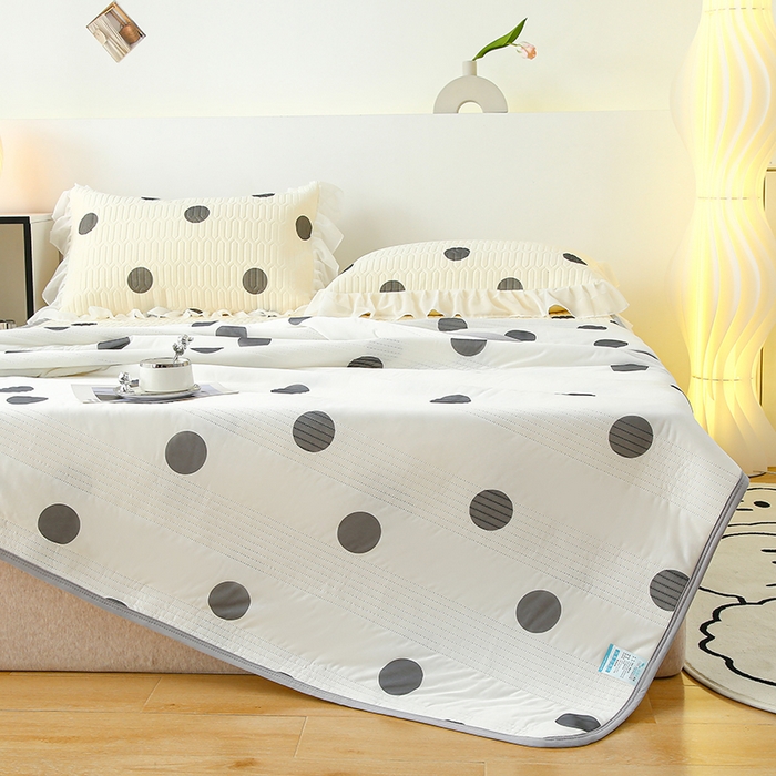 91家纺网 家纺一手货源 找家纺 伊人坊 2024新款冰丝凉感丝夏被 黑色波点