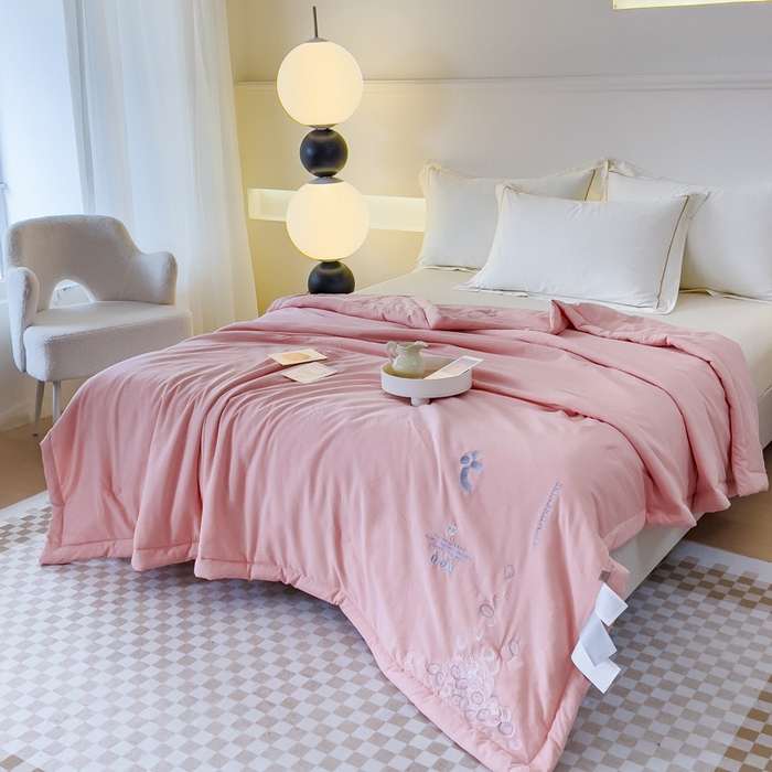 91家纺网 家纺一手货源 找家纺 优姿家纺 2024新款提花泡泡棉刺绣大豆抗菌夏被 豆沙