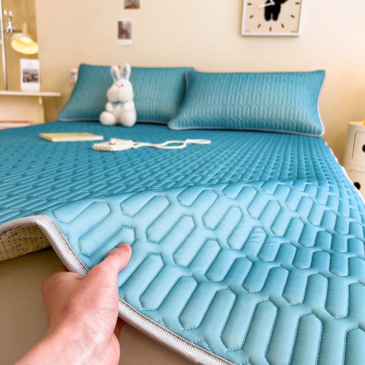 91家纺网 家纺一手货源 找家纺 希廷顿 2024新款加厚凉感丝乳胶凉席三件套 深蓝色