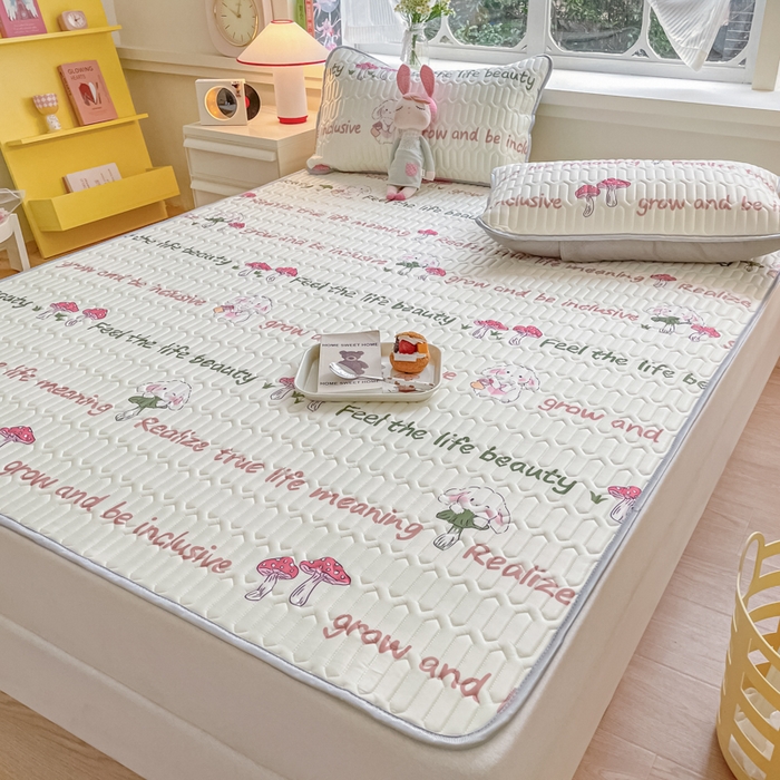 91家纺网 家纺一手货源 找家纺 柒月家居 2024新款贴身舒适厚度0.5小清新乳胶凉席 彩色蘑菇