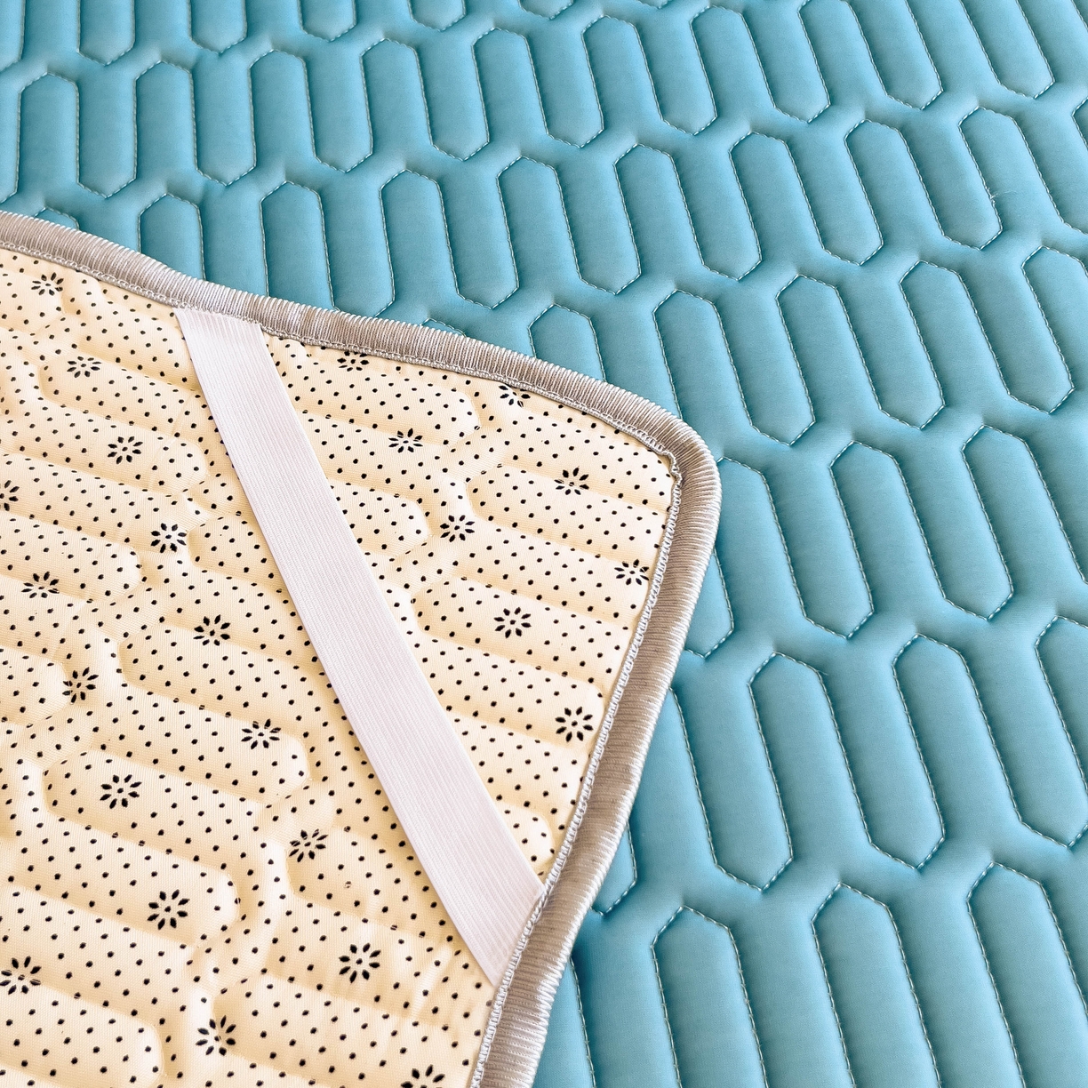 91家纺网 家纺一手货源 找家纺 希廷顿 2024新款加厚凉感丝乳胶凉席三件套 深蓝色