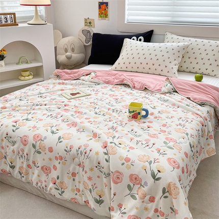 91家纺网 家纺一手货源 找家纺 恒爱家纺 2024新款AB版清新吸湿透气华夫格凉感夏被 芬芳满园