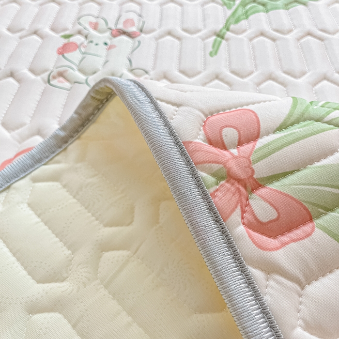 91家纺网 家纺一手货源 找家纺 柒月家居 2024新款贴身舒适厚度0.5小清新乳胶凉席 粉黛