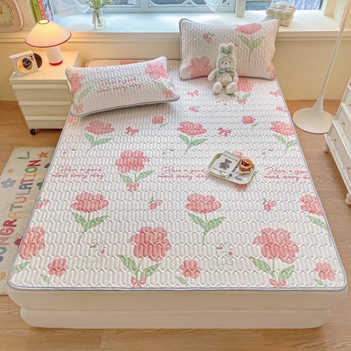 91家纺网 家纺一手货源 找家纺 柒月家居 2024新款贴身舒适厚度0.5小清新乳胶凉席 粉黛