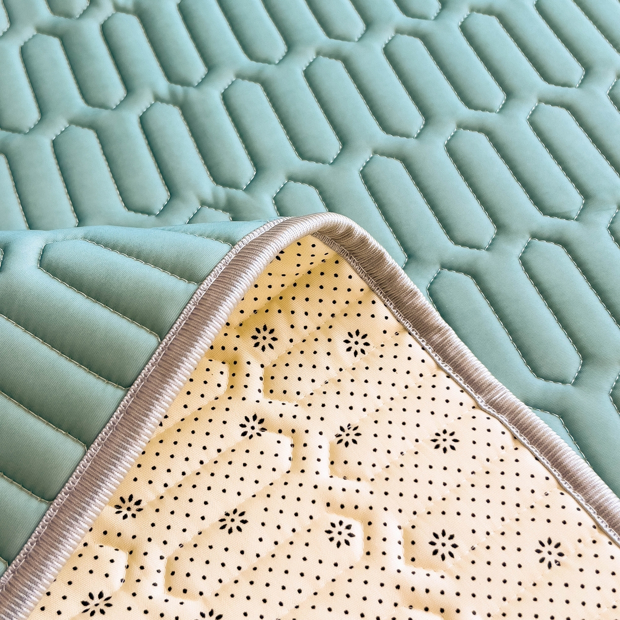 91家纺网 家纺一手货源 找家纺 希廷顿 2024新款加厚凉感丝乳胶凉席三件套 墨绿色