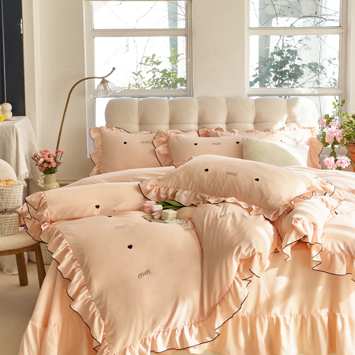 91家纺网 家纺一手货源 找家纺 梦可莱 2024新款亲肤刺绣荷叶边四件套-心灵迷恋 奶油粉