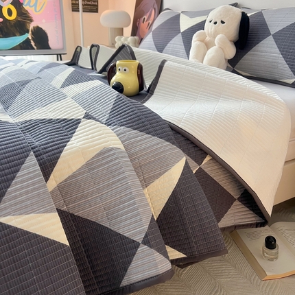 91家纺网 家纺一手货源 找家纺 HL原创 2024新款全棉印花床盖 绅士格