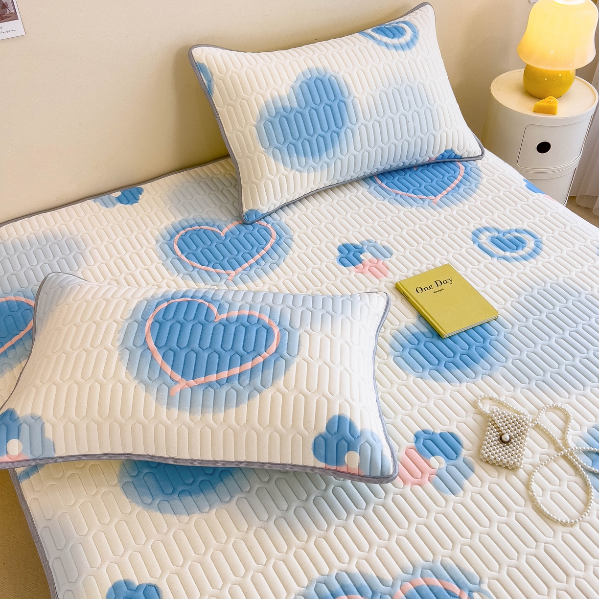 91家纺网 家纺一手货源 找家纺 希廷顿 2024新款加厚凉感丝乳胶凉席三件套 心相印