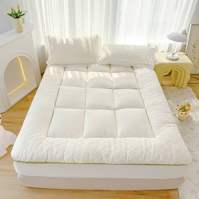 91家纺网 家纺一手货源 找家纺 默忆 2025新款泡泡纱提花绗缝活性印染羽丝棉床笠床垫款 白