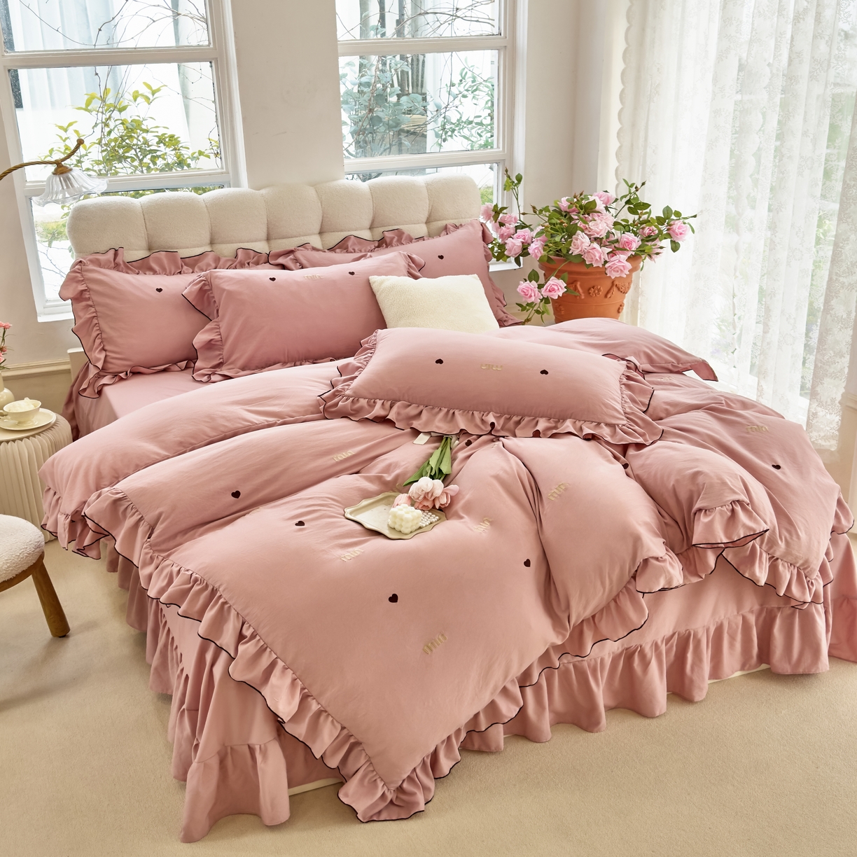 91家纺网 家纺一手货源 找家纺 梦可莱 2024新款亲肤刺绣荷叶边四件套-心灵迷恋 豆沙