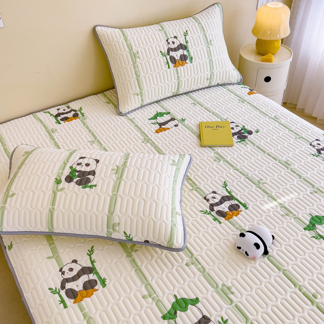 91家纺网 家纺一手货源 找家纺 希廷顿 2024新款加厚凉感丝乳胶凉席三件套 熊猫攀竹